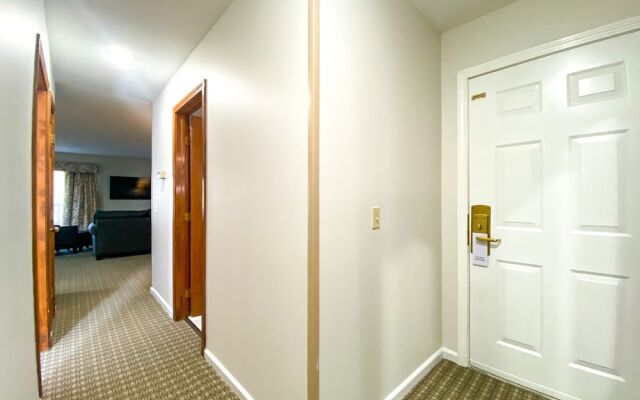 The Central Downtown Inn & Suites