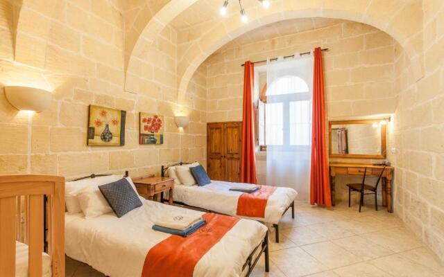 Centre Island Gozitan Farmhouse & Pool