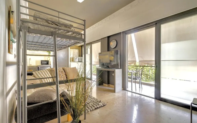 Impeccable 3-bed Apartment in Athens