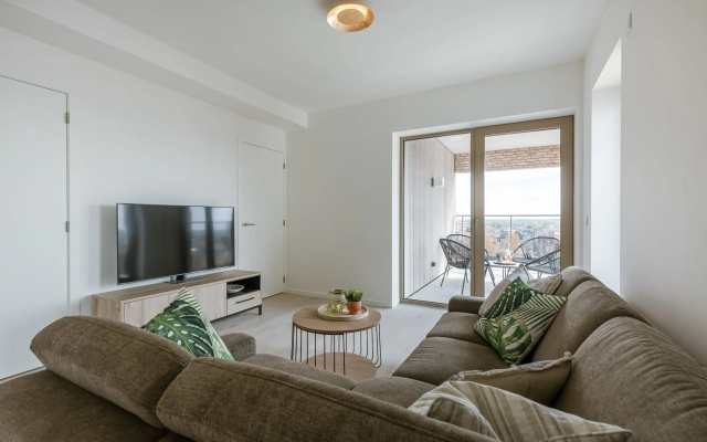 Modern Apartment With Sunny and Large Terrace