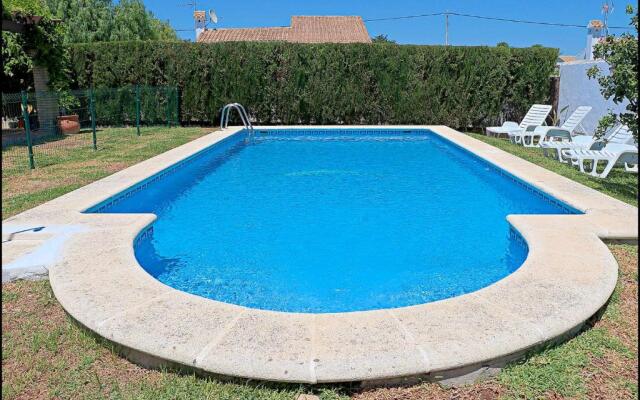 Bungalow Ramos III, con piscina compartida
