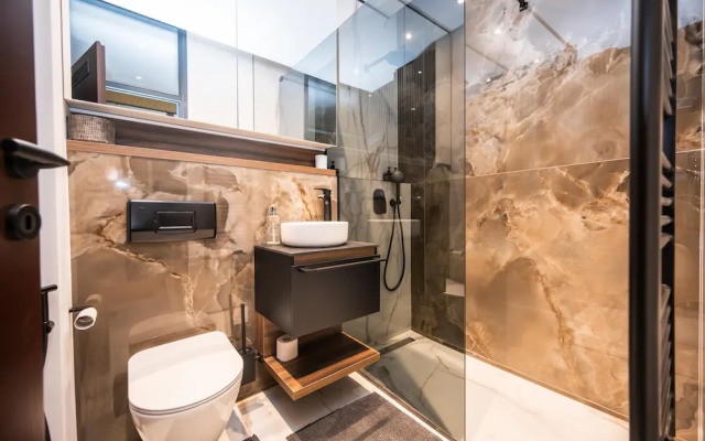 Luxury Design 2bdr Apartment