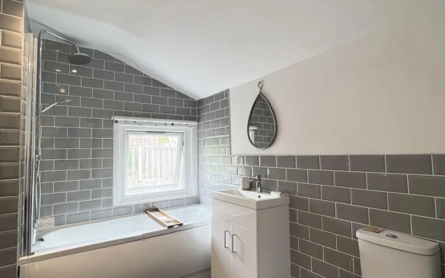 Remarkable 2 bed House in Rochester