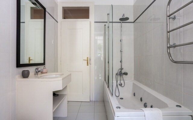 JOIVY Lovely 3BR Apt w/ workspace, nearby Botanical Garden of Lisbon