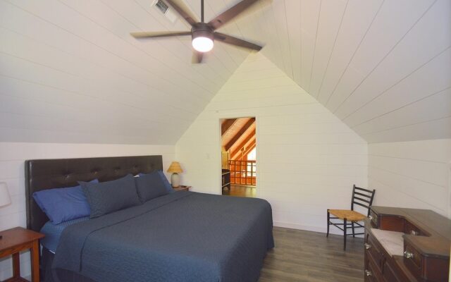 Rosies Creekside Retreat - 3 BR Escape!