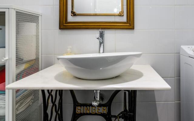T2 Tiles Apartment Estoril