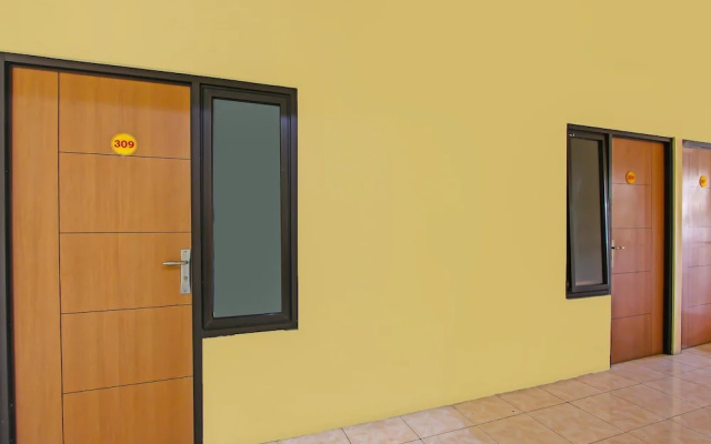 Hotel O Atlanta Guesthouse – Guest Rooms – Semarang