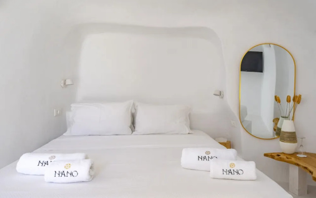 Nano Oia Canaves