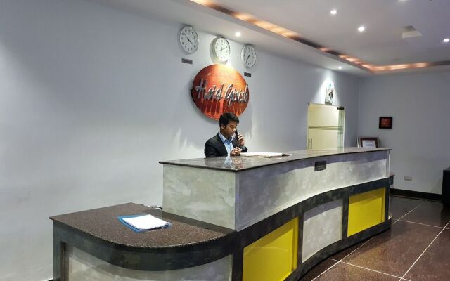 OYO 28336 Hotel Girish