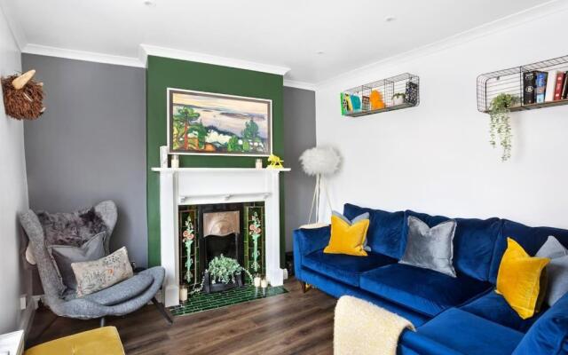 Stunning 4Bed Townhouse by HIC & Trendy Kings Quarter!