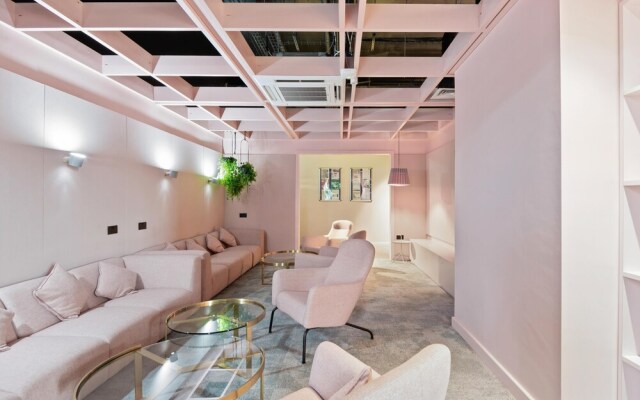Spacious New 6BR Apartment in City Centre -sleeps6