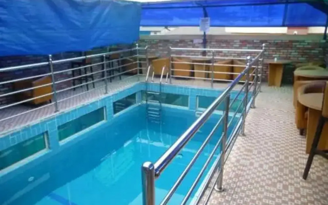 Chrisolik Hotel