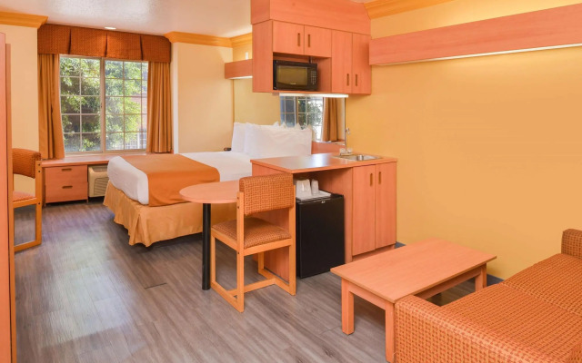 H3 Inn & Suites LAX Airport
