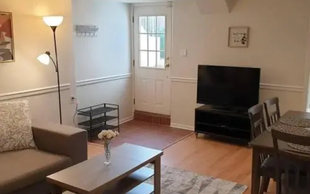 Happy, Cozy, Fun, Loving suite in West Vancouver