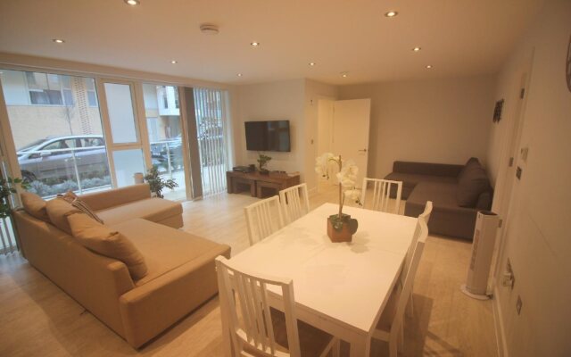 The Station Suite (Peymans)