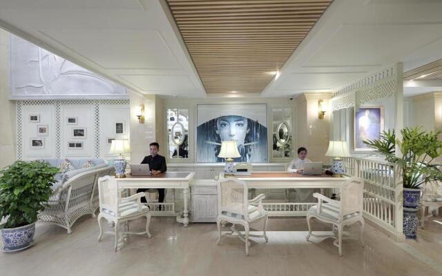 Au Lac Charner Hotel