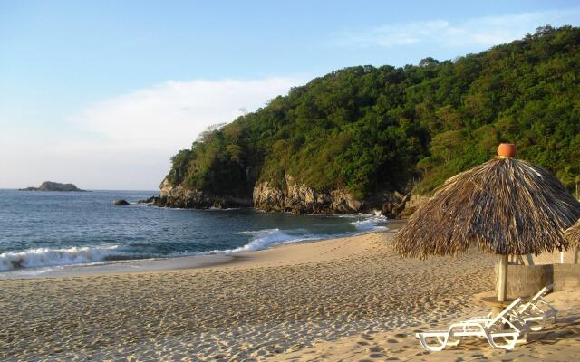 Hotel Castillo Huatulco & Beach Club