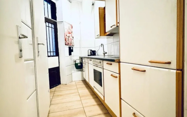 Elegant 5BR Home Ideal for Families