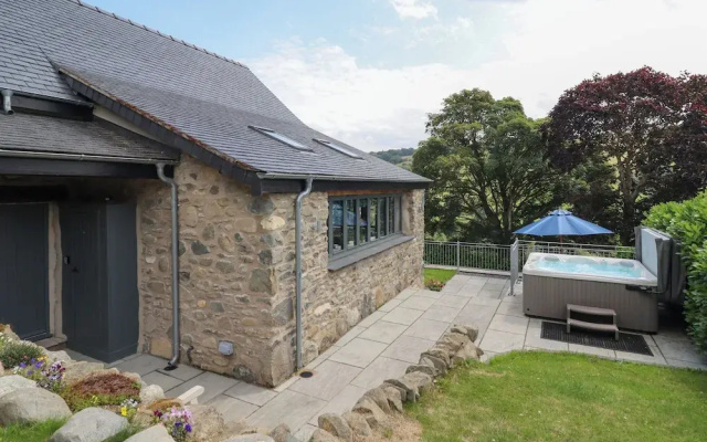 Ysgubor Tyddyn Isaf