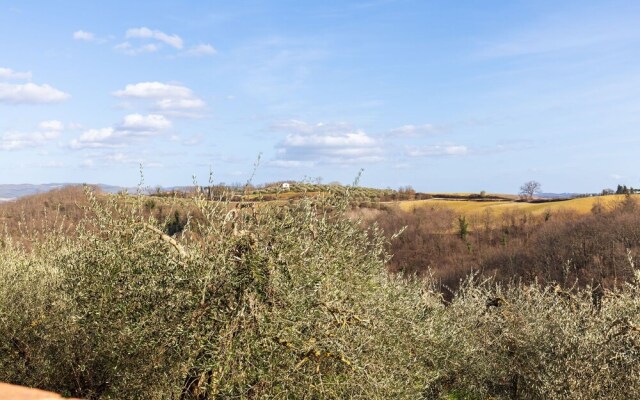 Secluded Holiday Home in Bibbiano With Courtyard