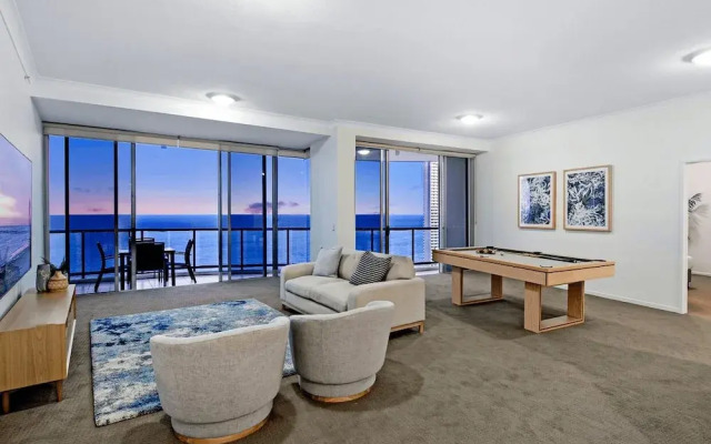 Level 45 Luxury Sub-Penthouse in Surfers