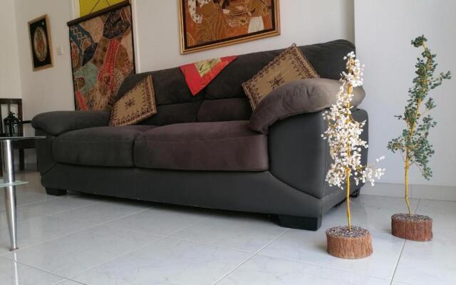 Nirvana ArtHouse 2km from LCA center