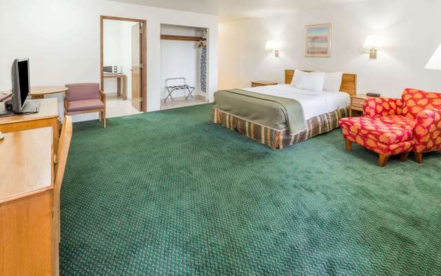 Howard Johnson by Wyndham Roseburg