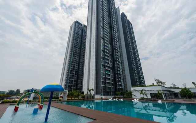 SPACIOUS HOME 3BR10PX LakeFront 5mins2MMU cyber