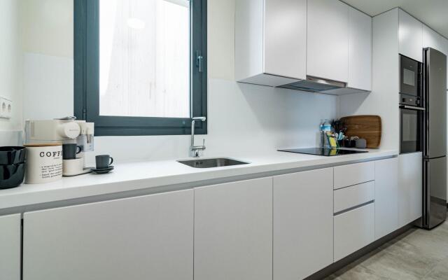 INF4.5P- modern 3 bed city apartment next to beach