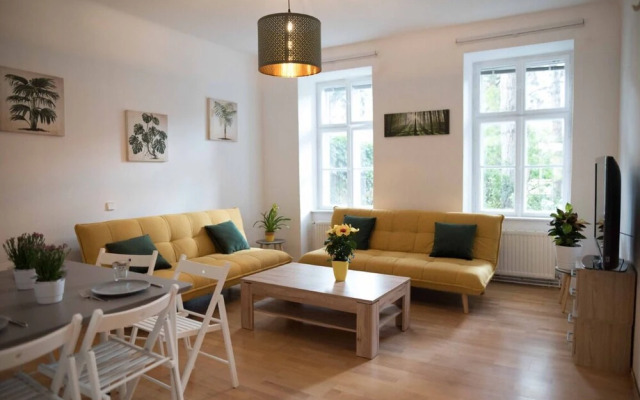 Blueberry Living City Apartment
