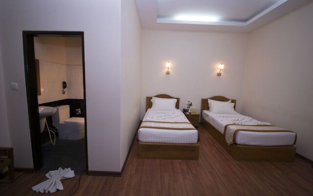 Shwe Poe Eain Hotel 1