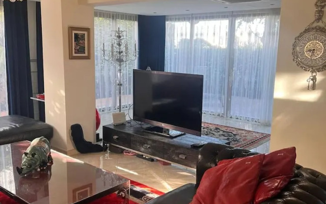 Luxury Seaside Villa