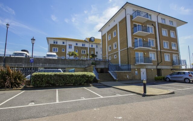 Marina Apartment Parking by Brighton Holiday Lets