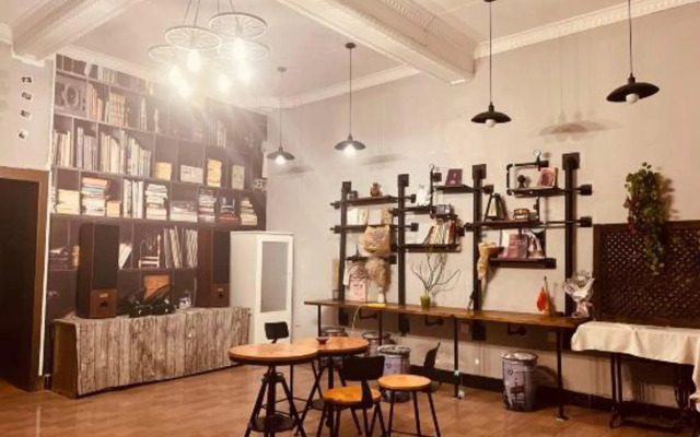 Nilv Flower Time International Youth Hostel