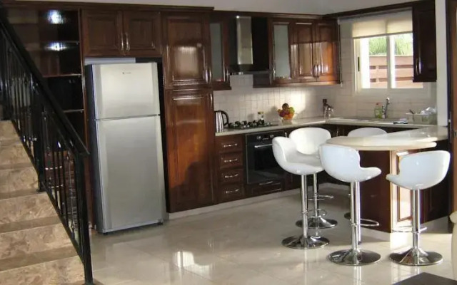 Avgi House