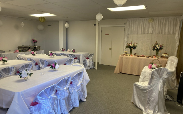 Vineyard Harbor Motel - Private Beach