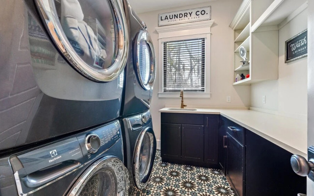 Dream Island 8 Bedroom Home