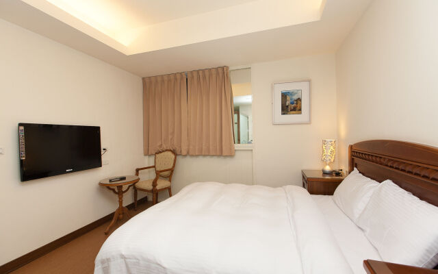 Mucha Hotel