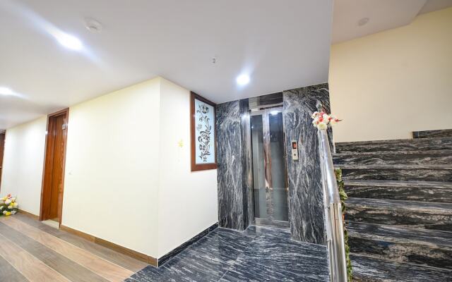 Fabhotel Mona International