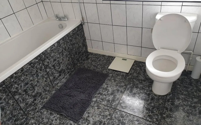 Sleeps 6, Guests&contractors, Wi-fi, Free Parking