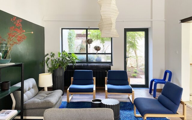 B & B Expohouse