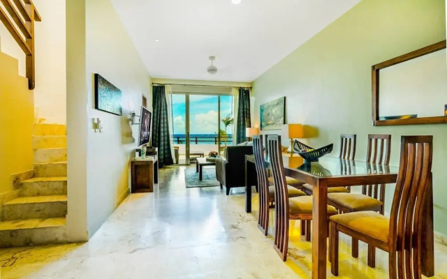 Beachfront Penthouse! Private Jacuzzi! Live the Dream!