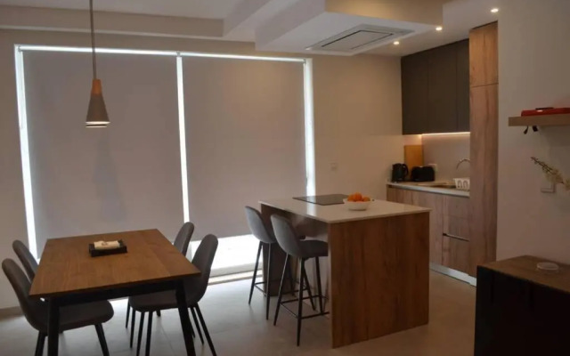 Sliema, Stylish 2 Bedroom Apartment with Parking