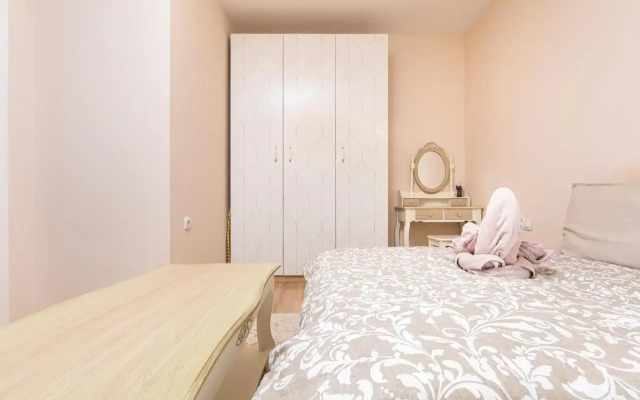 Bright & Cozy 1BD Flat with a Charming Terrace