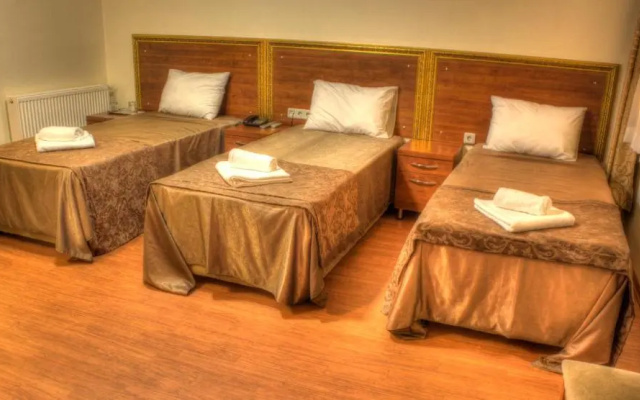 Hotel Real Life