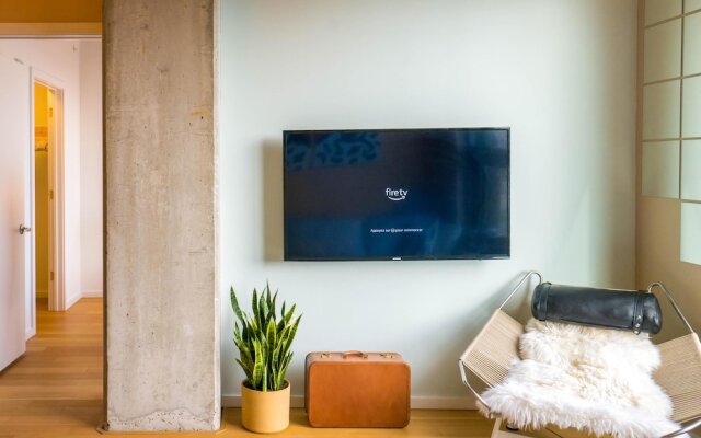 Bright, Luxury Apartment in Historic District