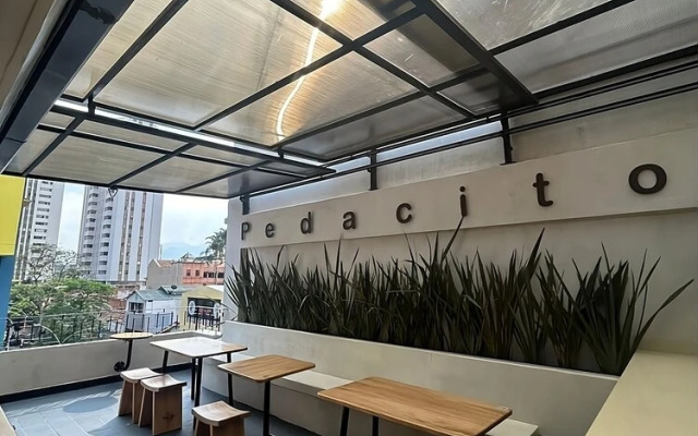 Kromatic Hostel