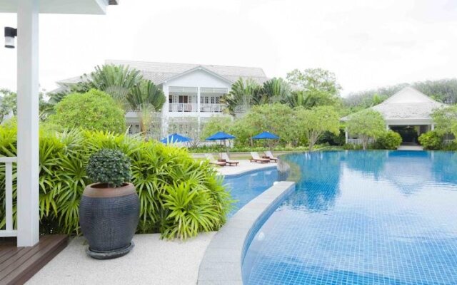 Ocean Breeze Resort & Apartments