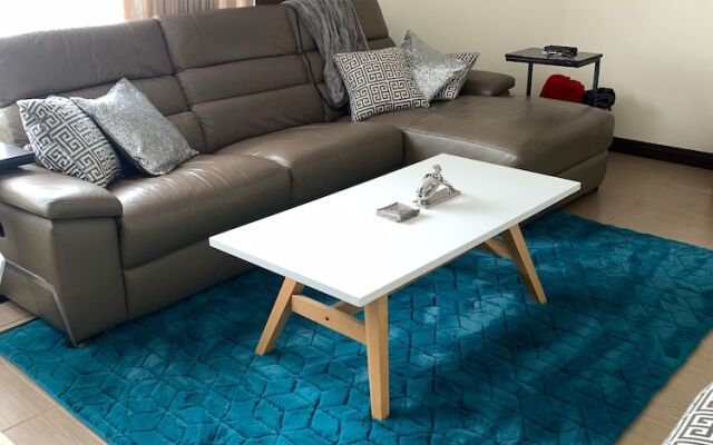 Large And Cosy Apartment With Private Garden