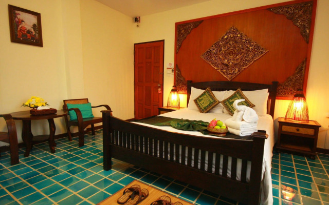 CM Night Bazaar Boutique Hotel